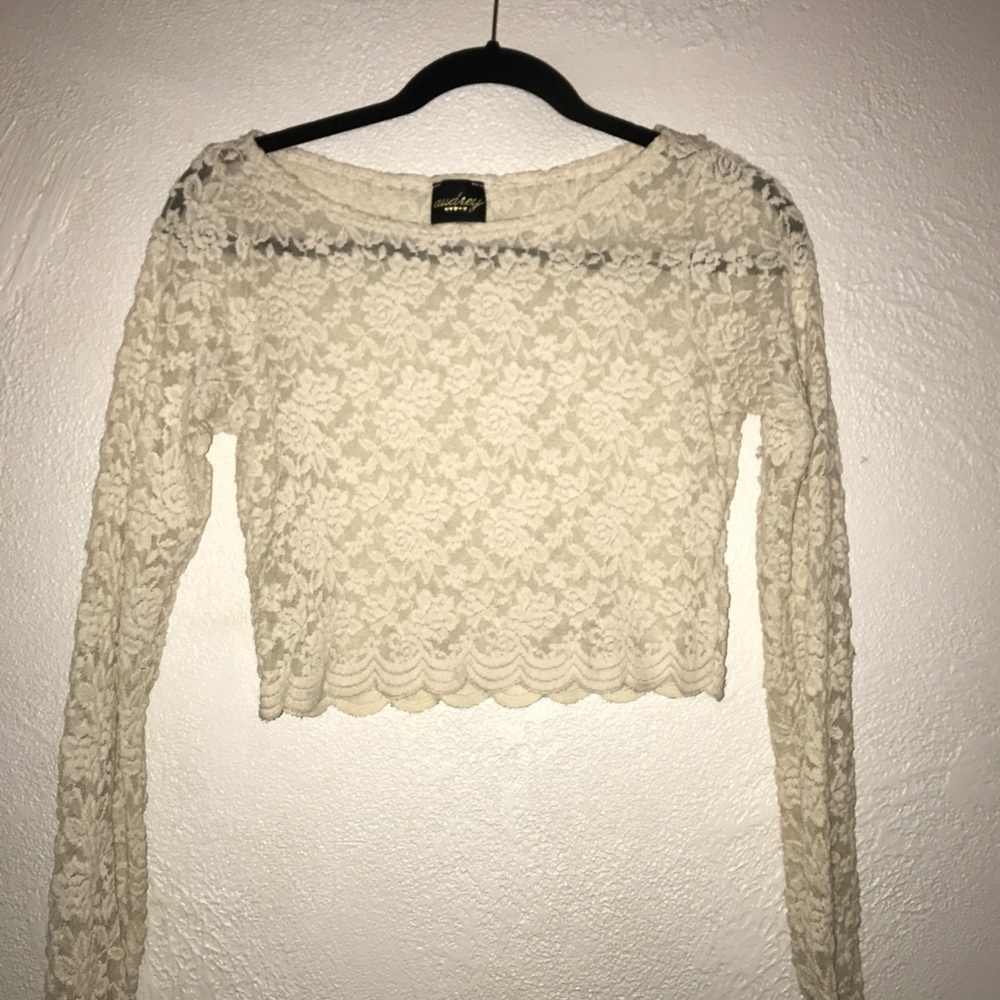 LACE CROP TOP